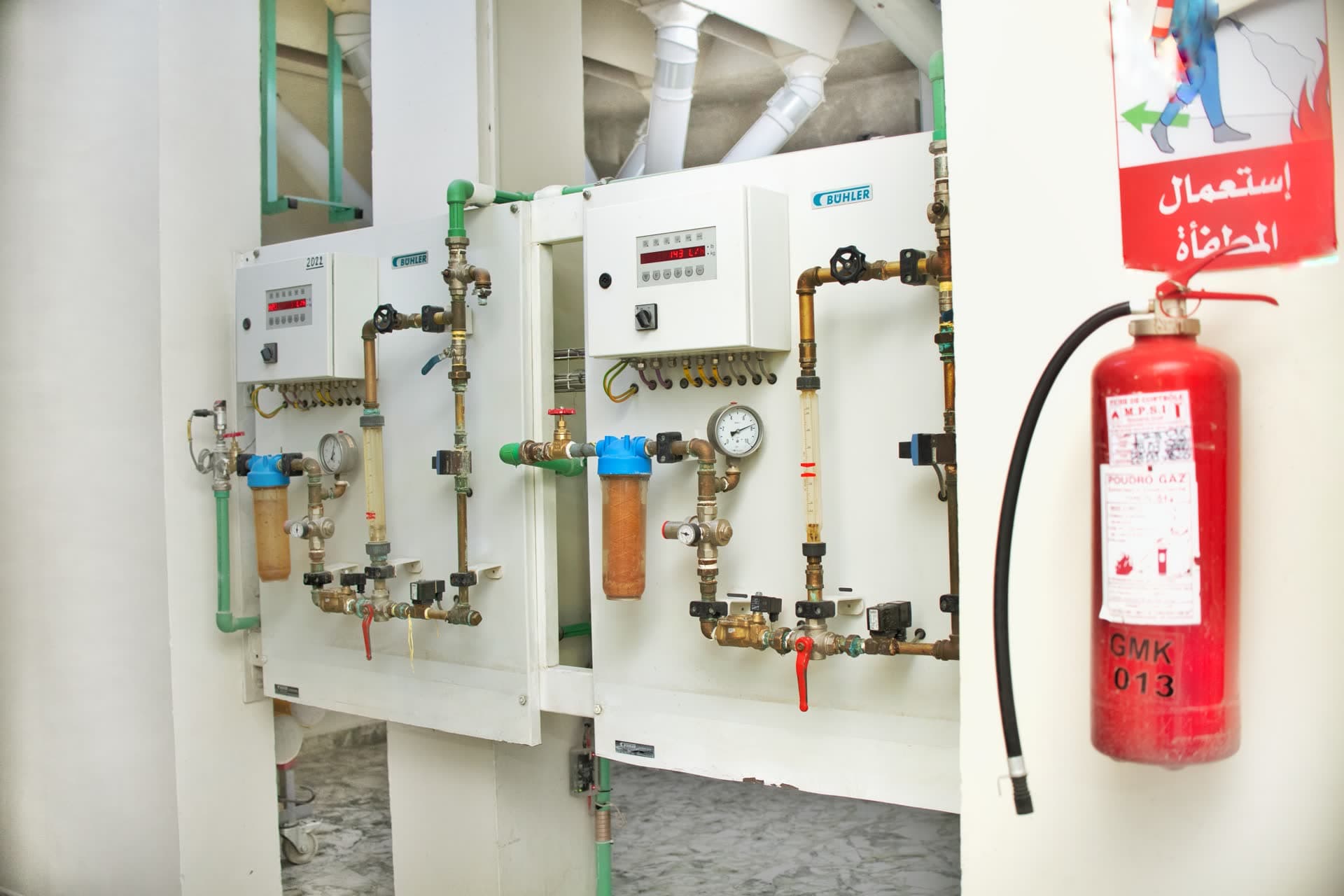 « La technologie au service de la tradition. Une précision maximale pour une qualité irréprochable. ⚙️✨ »
« التكنولوجيا في خدمة الأصالة. دقة متناهية من أجل جودة لا تشوبها شائبة. ⚙️✨ »