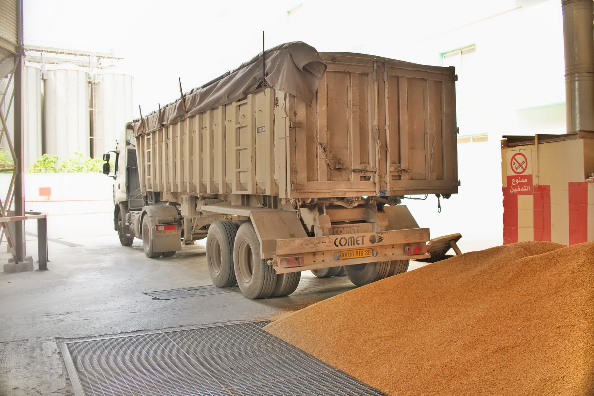 « Les étapes clés de notre production : du grain brut au produit fini, l'excellence à chaque étape. 🌾➡️📦 »
« المراحل الأساسية لإنتاجنا: من الحبة الخام إلى المنتج النهائي، التميّز في كل خطوة. 🌾➡️📦 »