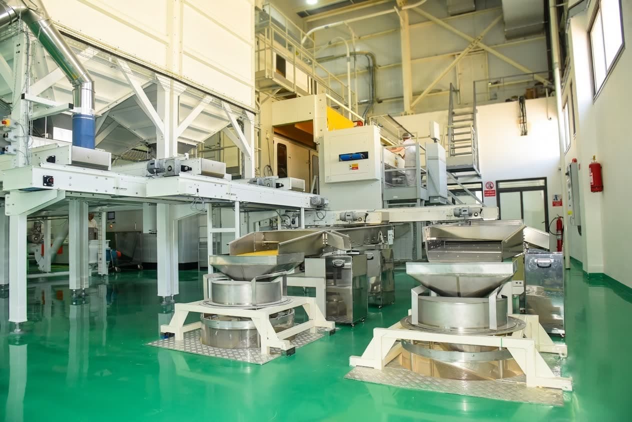 « Les étapes clés de notre production : du grain brut au produit fini, l'excellence à chaque étape. 🌾➡️📦 »
« المراحل الأساسية لإنتاجنا: من الحبة الخام إلى المنتج النهائي، التميّز في كل خطوة. 🌾➡️📦 »